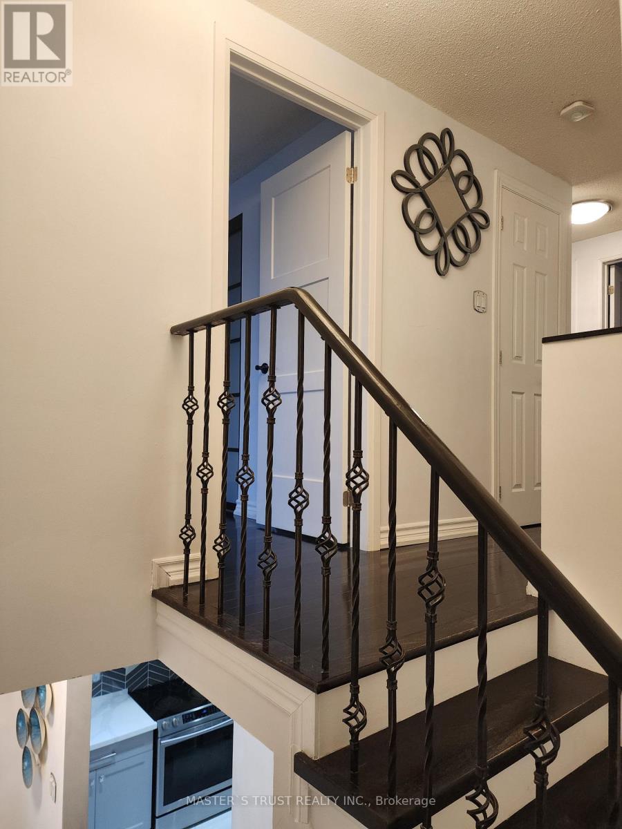 20 O'halloran Crescent, Toronto, Ontario M1V 2C3 - Photo 11 - E12859514