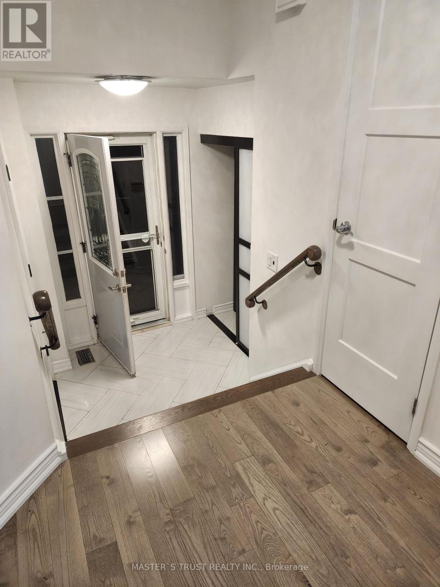 20 O'halloran Crescent, Toronto, Ontario M1V 2C3 - Photo 3 - E12859514