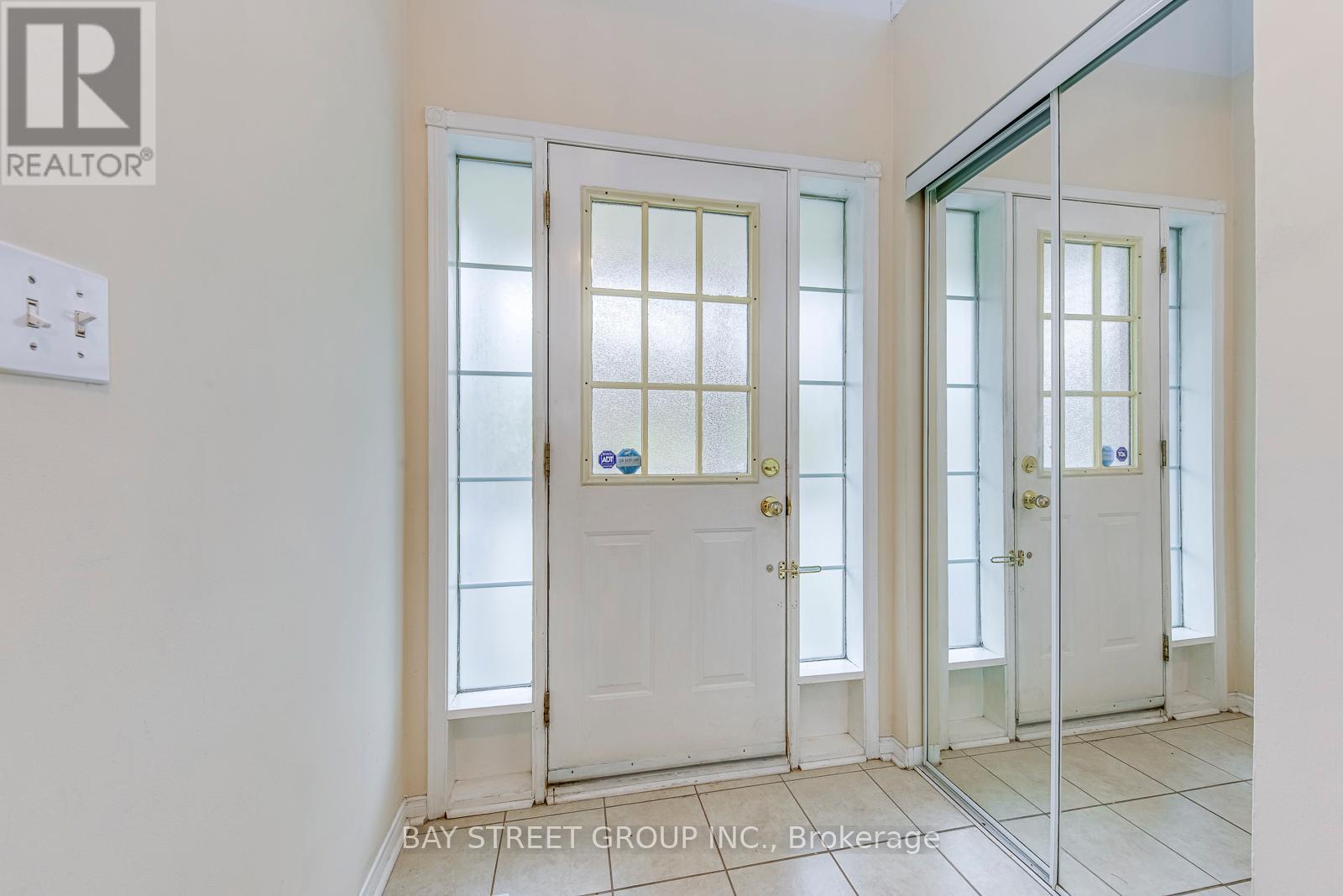 102 - 5260 Mcfarren Boulevard, Mississauga, Ontario  L5M 7J3 - Photo 3 - W12859502