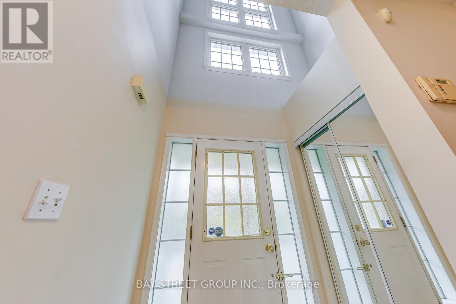 102 - 5260 Mcfarren Boulevard, Mississauga, Ontario  L5M 7J3 - Photo 4 - W12859502