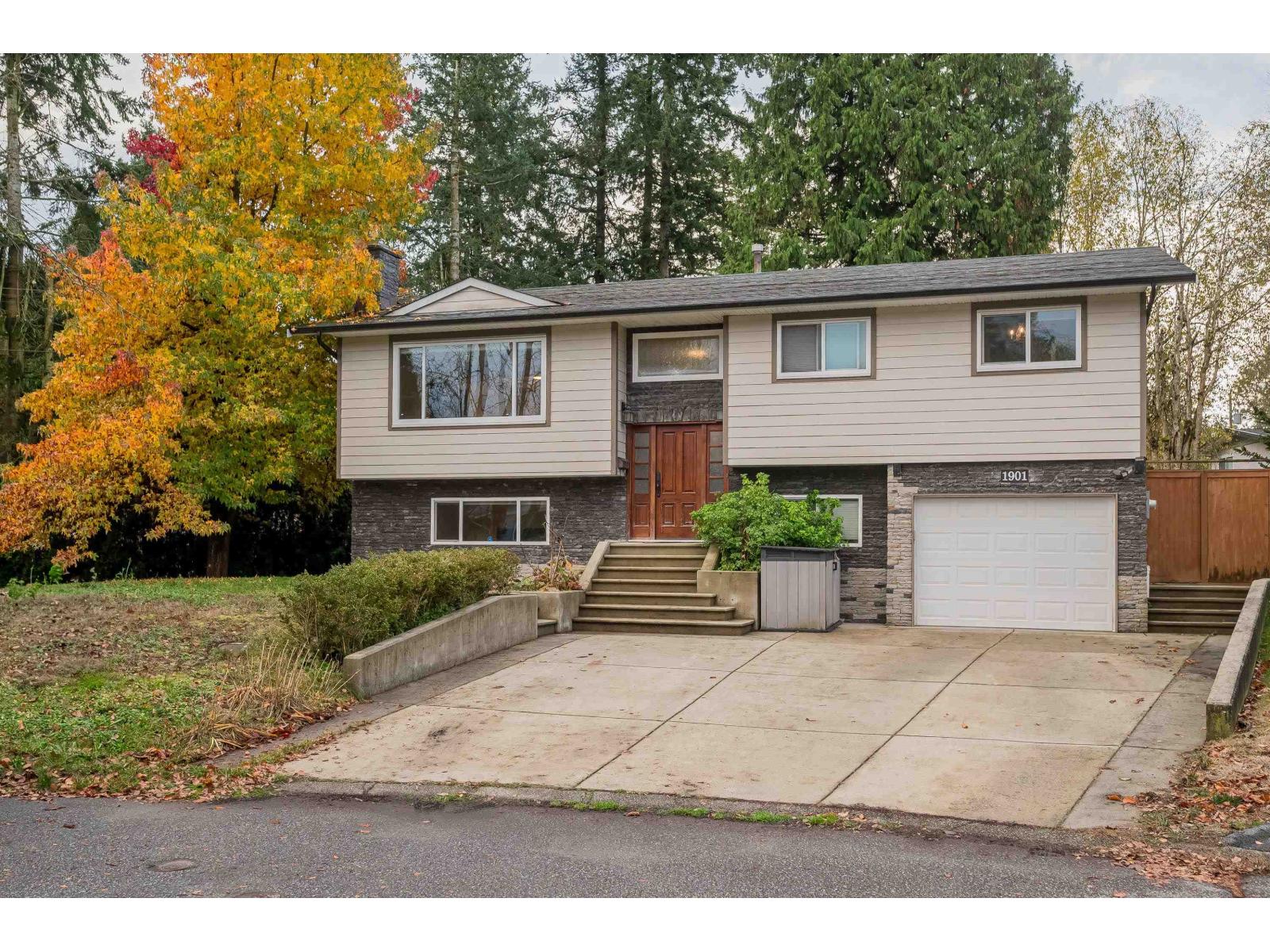 1901 Iris Place, Surrey, British Columbia  V4A 5E4 - Photo 3 - R3069328