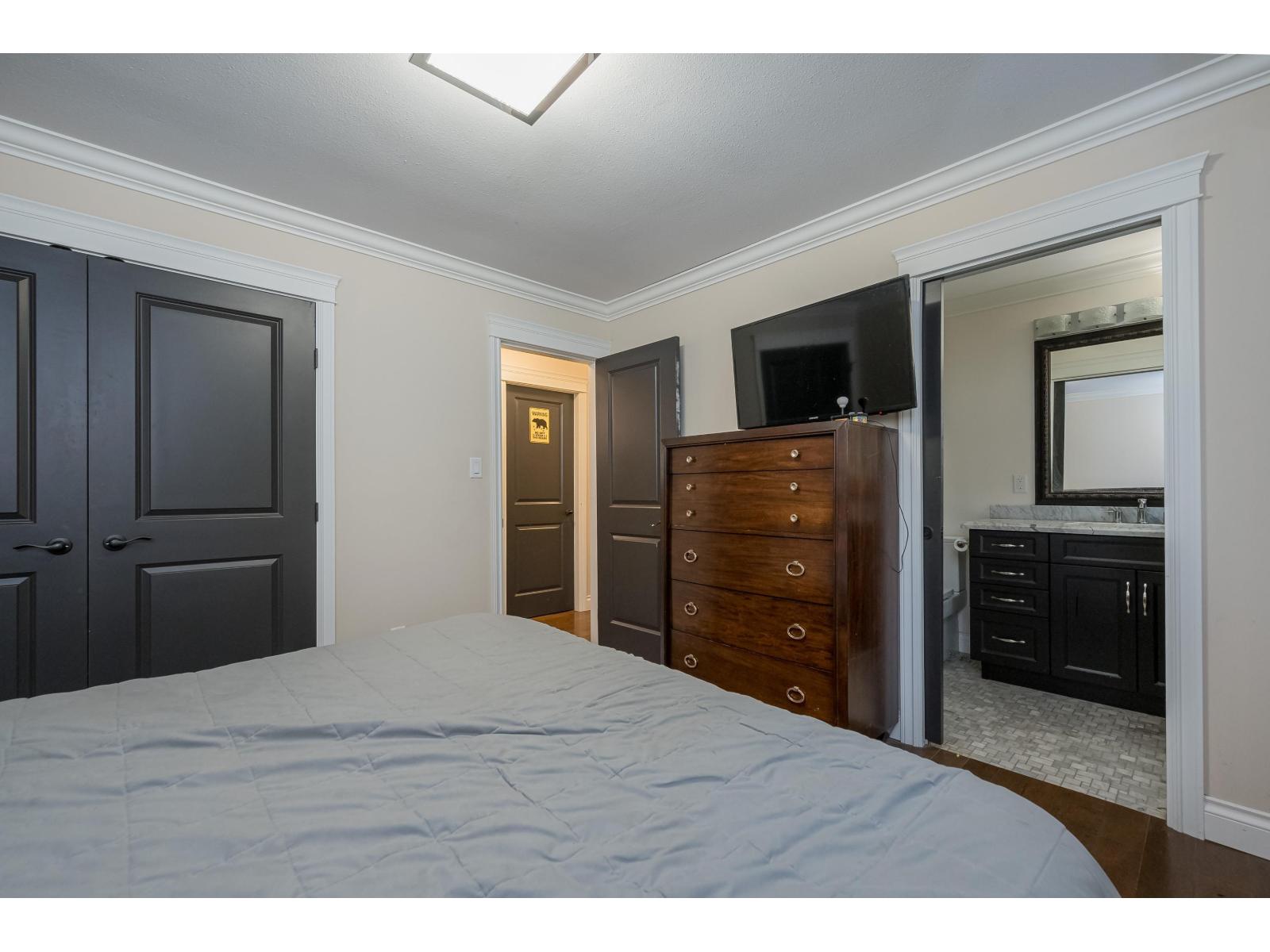 1901 Iris Place, Surrey, British Columbia  V4A 5E4 - Photo 16 - R3069328