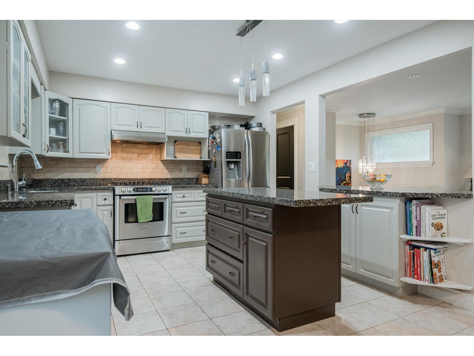 1901 Iris Place, Surrey, British Columbia  V4A 5E4 - Photo 11 - R3069328