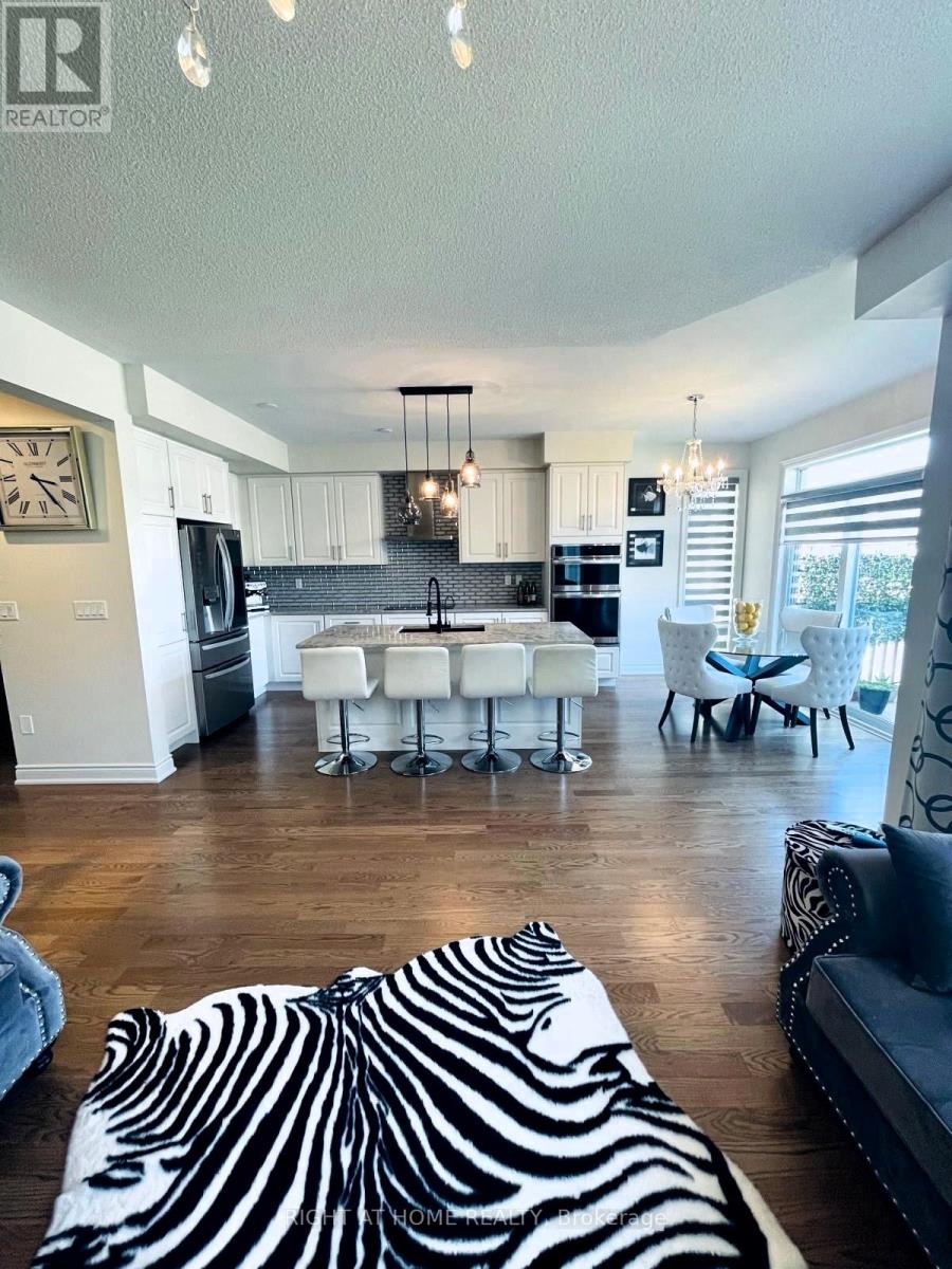 671 Langford Boulevard, Bradford West Gwillimbury, Ontario  L3Z 4P4 - Photo 2 - N12859520