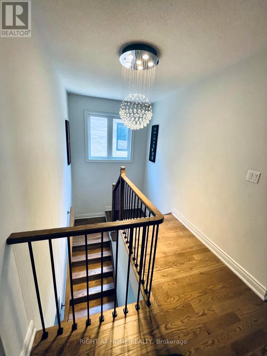 671 Langford Boulevard, Bradford West Gwillimbury, Ontario  L3Z 4P4 - Photo 9 - N12859520