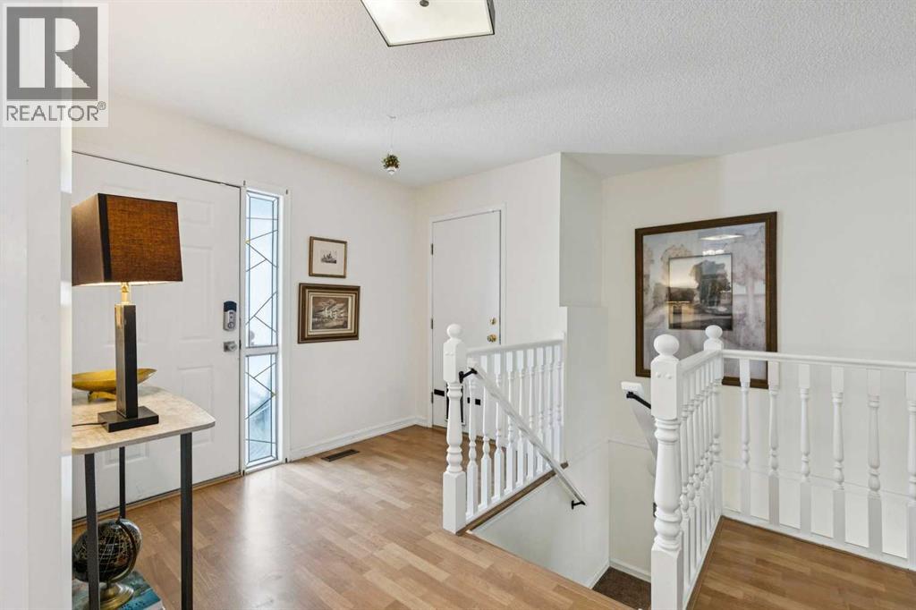 48 Deer Ridge Close Se, Calgary, Alberta T2J 7C2 - Photo 2 - A2290007