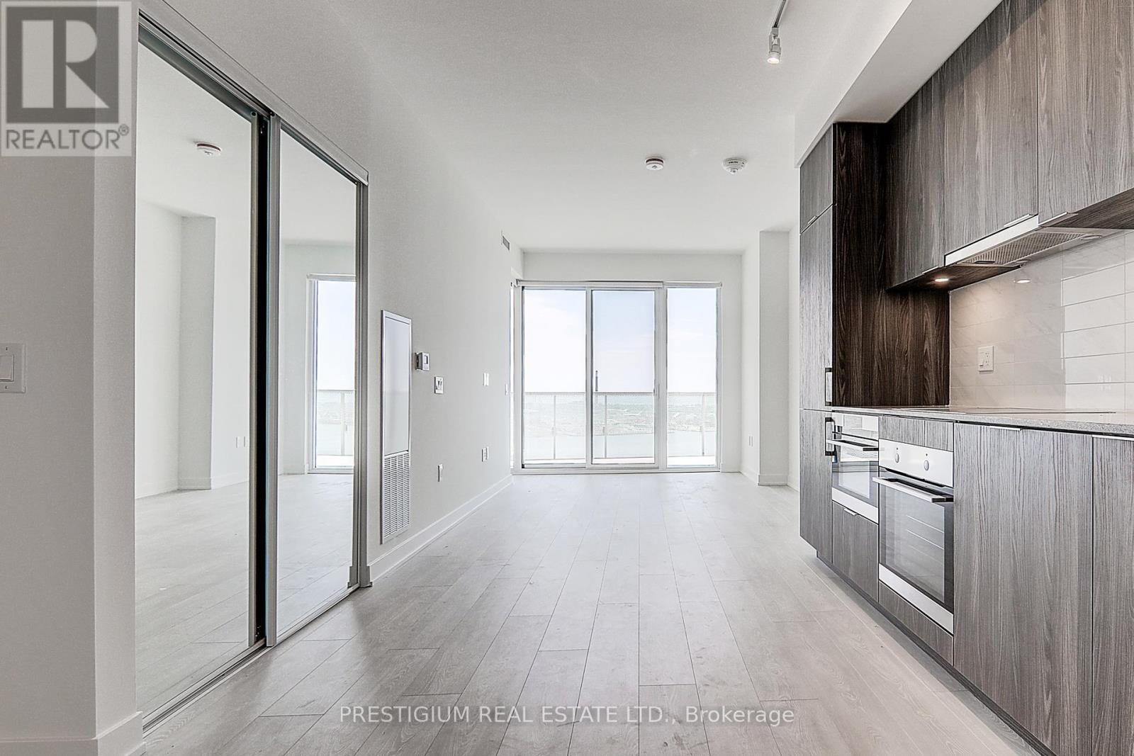 2801 - 15 Queens Quay E, Toronto, Ontario  M5E 0C5 - Photo 1 - C12859566