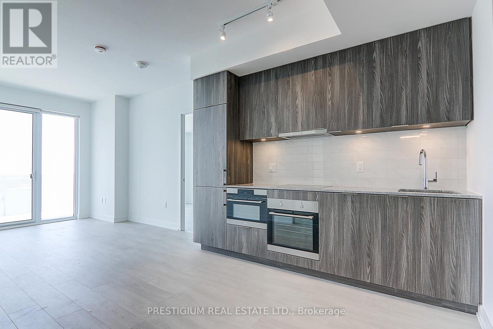 2801 - 15 Queens Quay E, Toronto, Ontario  M5E 0C5 - Photo 2 - C12859566