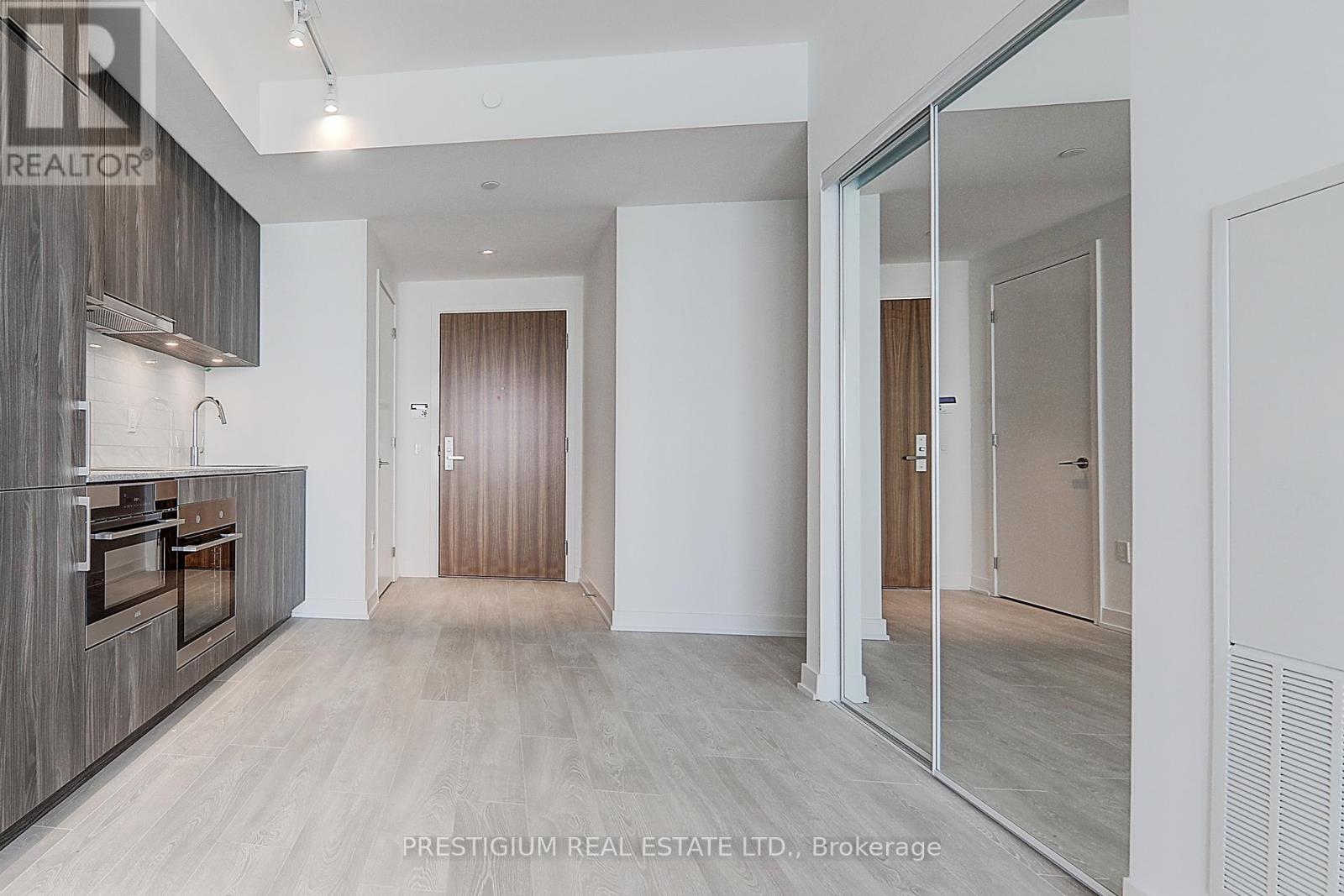 2801 - 15 Queens Quay E, Toronto, Ontario  M5E 0C5 - Photo 3 - C12859566