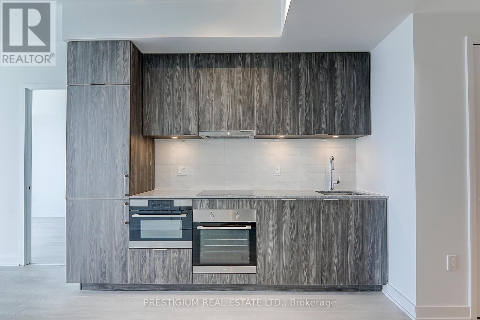 2801 - 15 Queens Quay E, Toronto, Ontario  M5E 0C5 - Photo 4 - C12859566