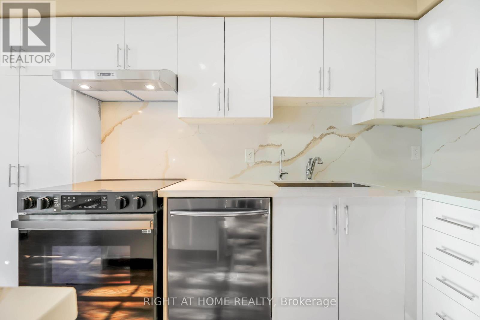 40 - 130 Mosaics Avenue, Aurora, Ontario  L4G 7L5 - Photo 10 - N12859574