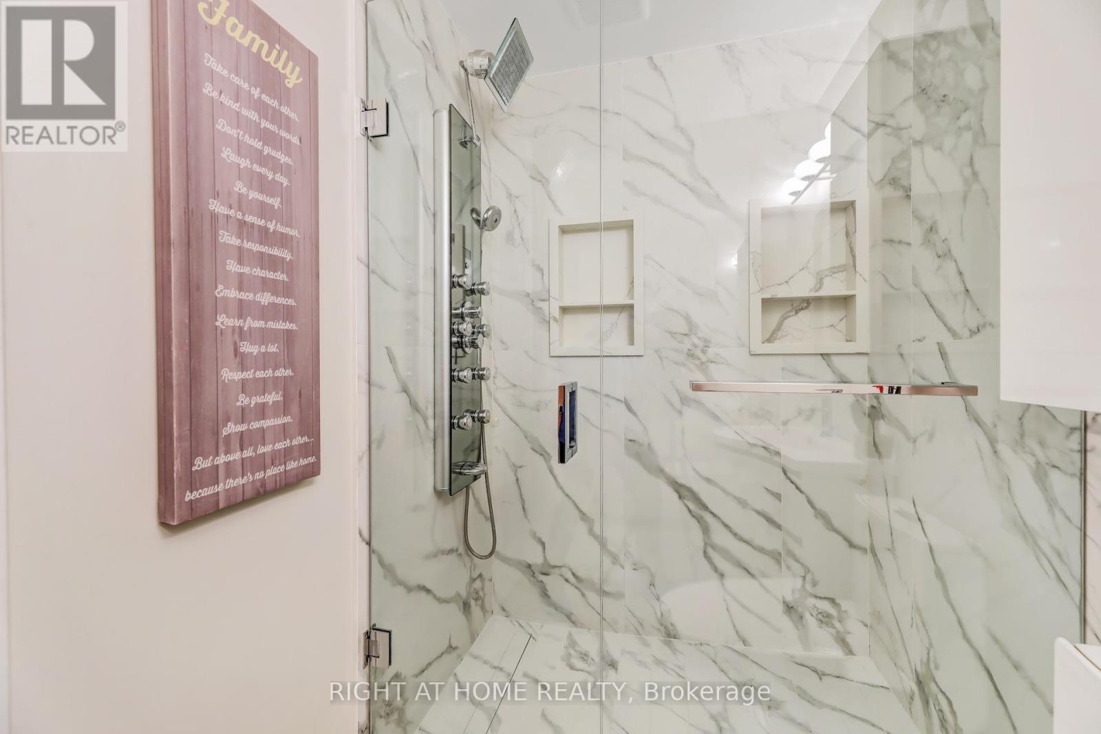 40 - 130 Mosaics Avenue, Aurora, Ontario  L4G 7L5 - Photo 17 - N12859574