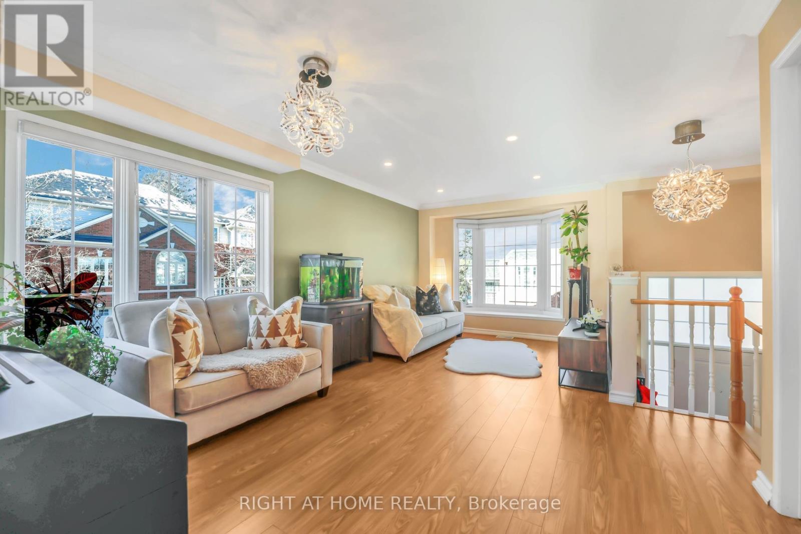 40 - 130 Mosaics Avenue, Aurora, Ontario  L4G 7L5 - Photo 2 - N12859574