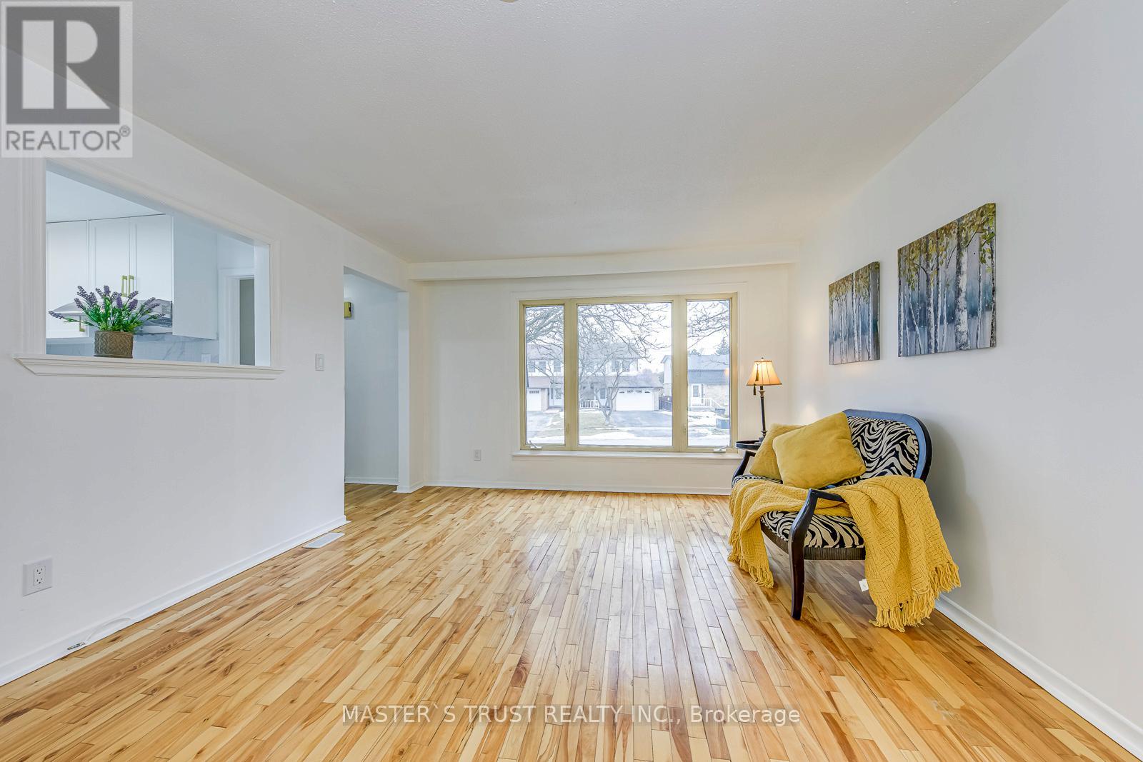 6411 Chaumont Crescent, Mississauga (Meadowvale), Ontario  L5N 2M7 - Photo 8 - W12694538