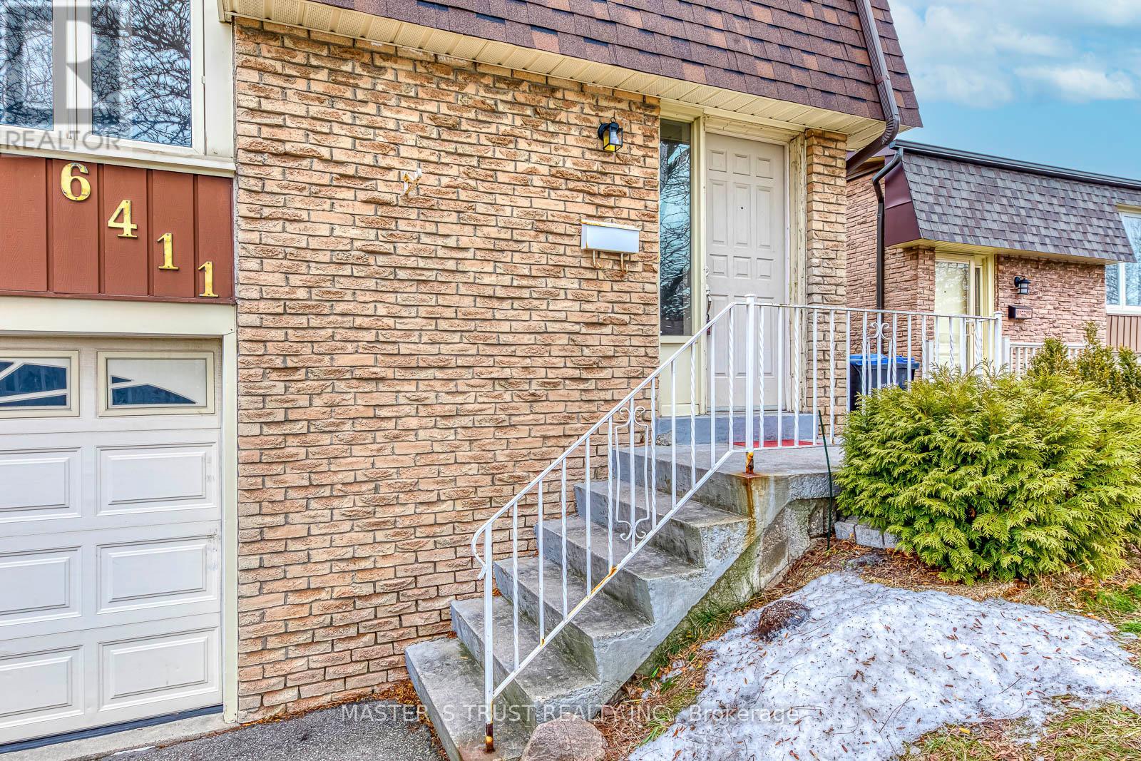 6411 Chaumont Crescent, Mississauga (Meadowvale), Ontario  L5N 2M7 - Photo 3 - W12694538