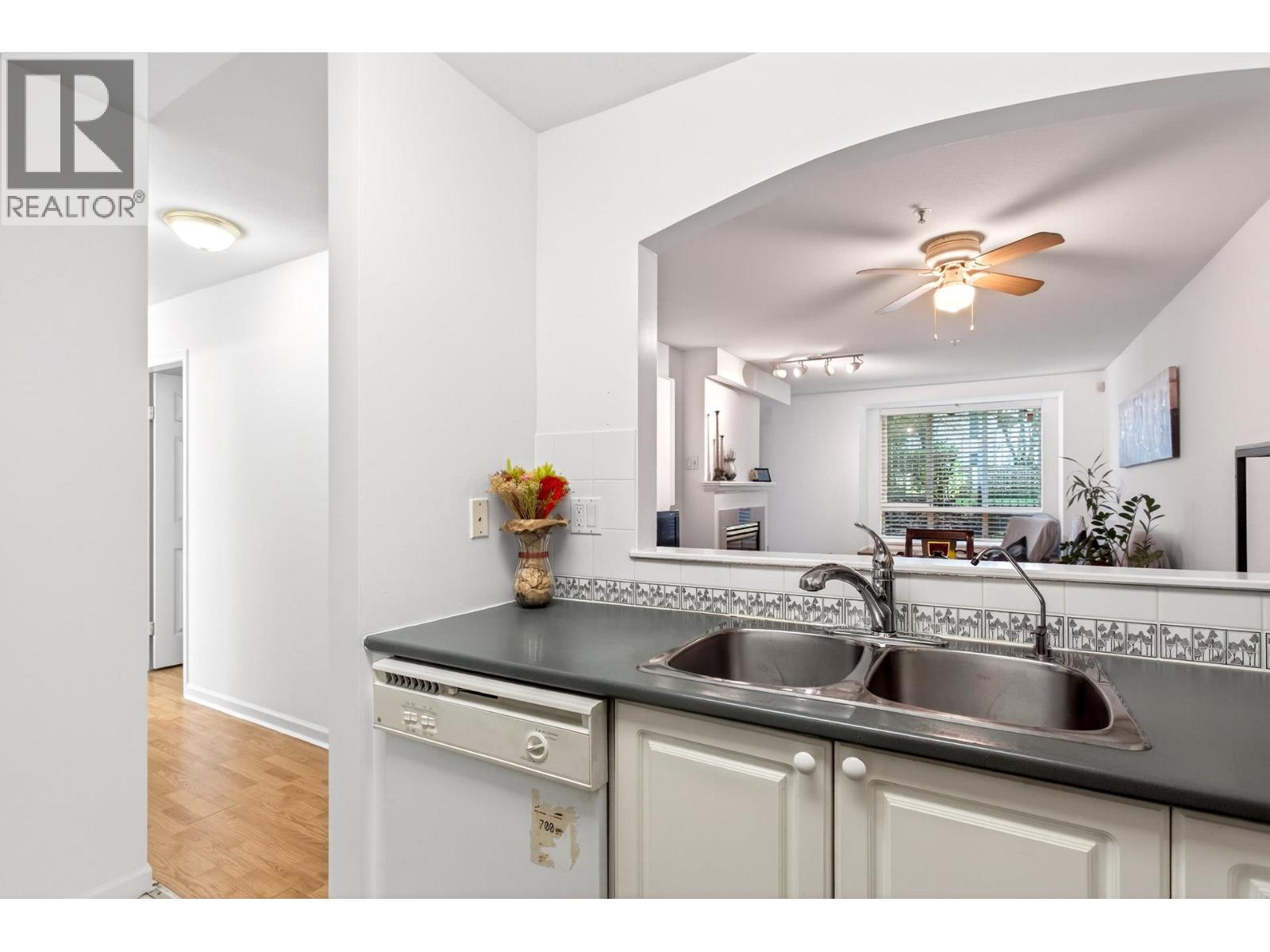 Listing Picture 10 of 32 : 20 6588 SOUTHOAKS CRESCENT, Burnaby / 本拿比 - 魯藝地產 Yvonne Lu Group - MLS Medallion Club Member