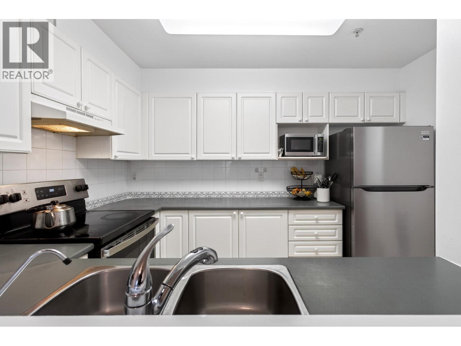 Listing Picture 14 of 32 : 20 6588 SOUTHOAKS CRESCENT, Burnaby / 本拿比 - 魯藝地產 Yvonne Lu Group - MLS Medallion Club Member