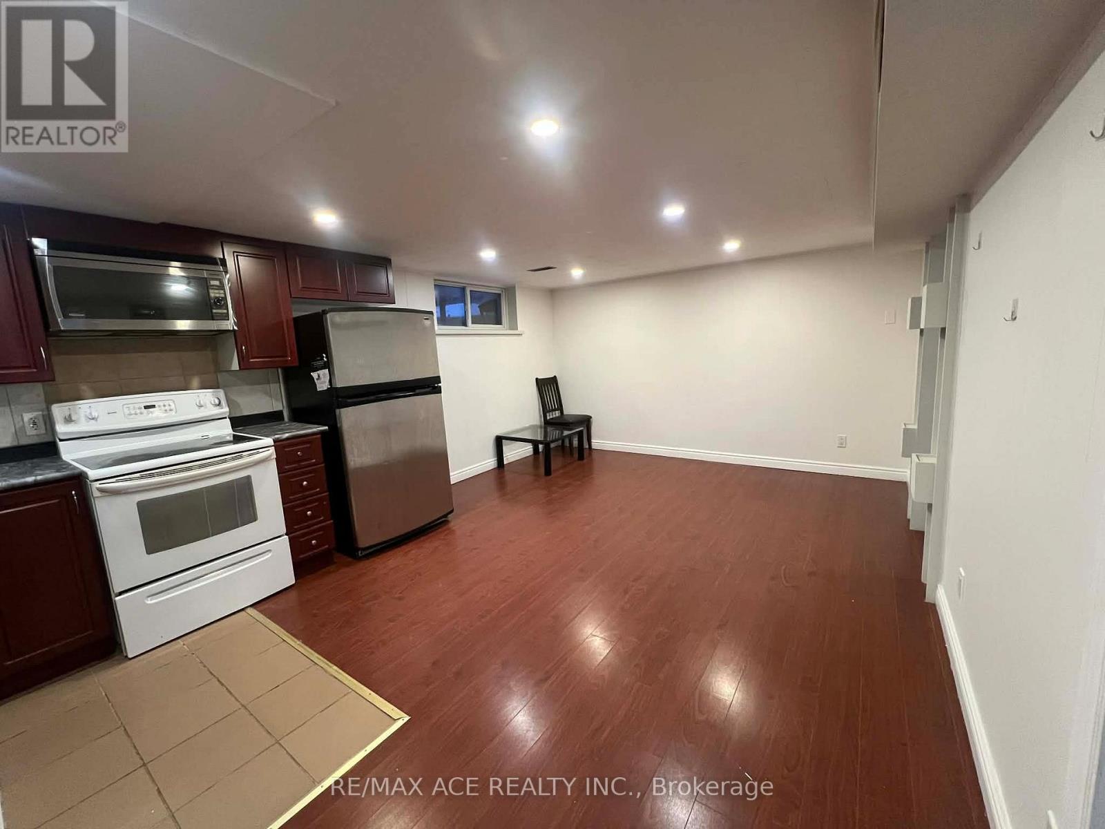 Bsmt - 23 Ada Crescent, Toronto, Ontario  M1P 4A9 - Photo 2 - E12859600