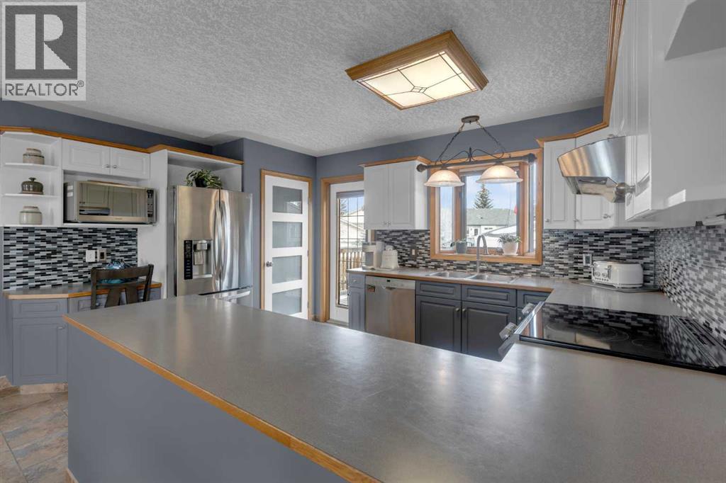 108 West Terrace Bay, Cochrane, Alberta  T4C 1R7 - Photo 10 - A2284491