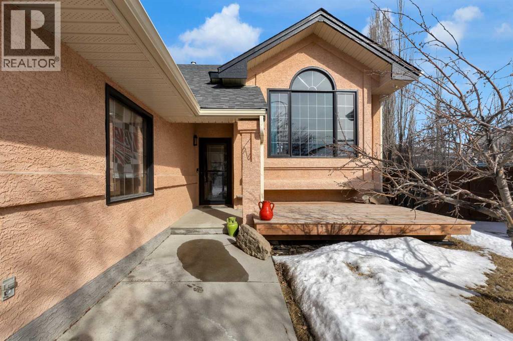 108 West Terrace Bay, Cochrane, Alberta  T4C 1R7 - Photo 3 - A2284491