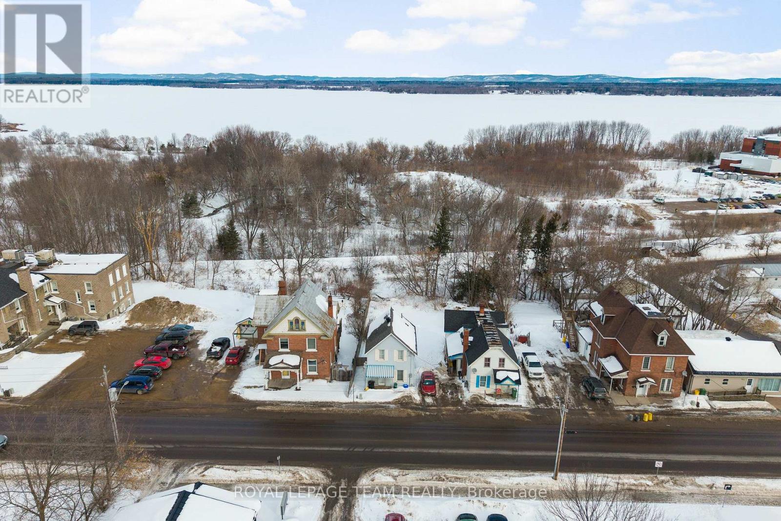 481 Pembroke Street W, Pembroke, Ontario  K8A 5P1 - Photo 3 - X12859614