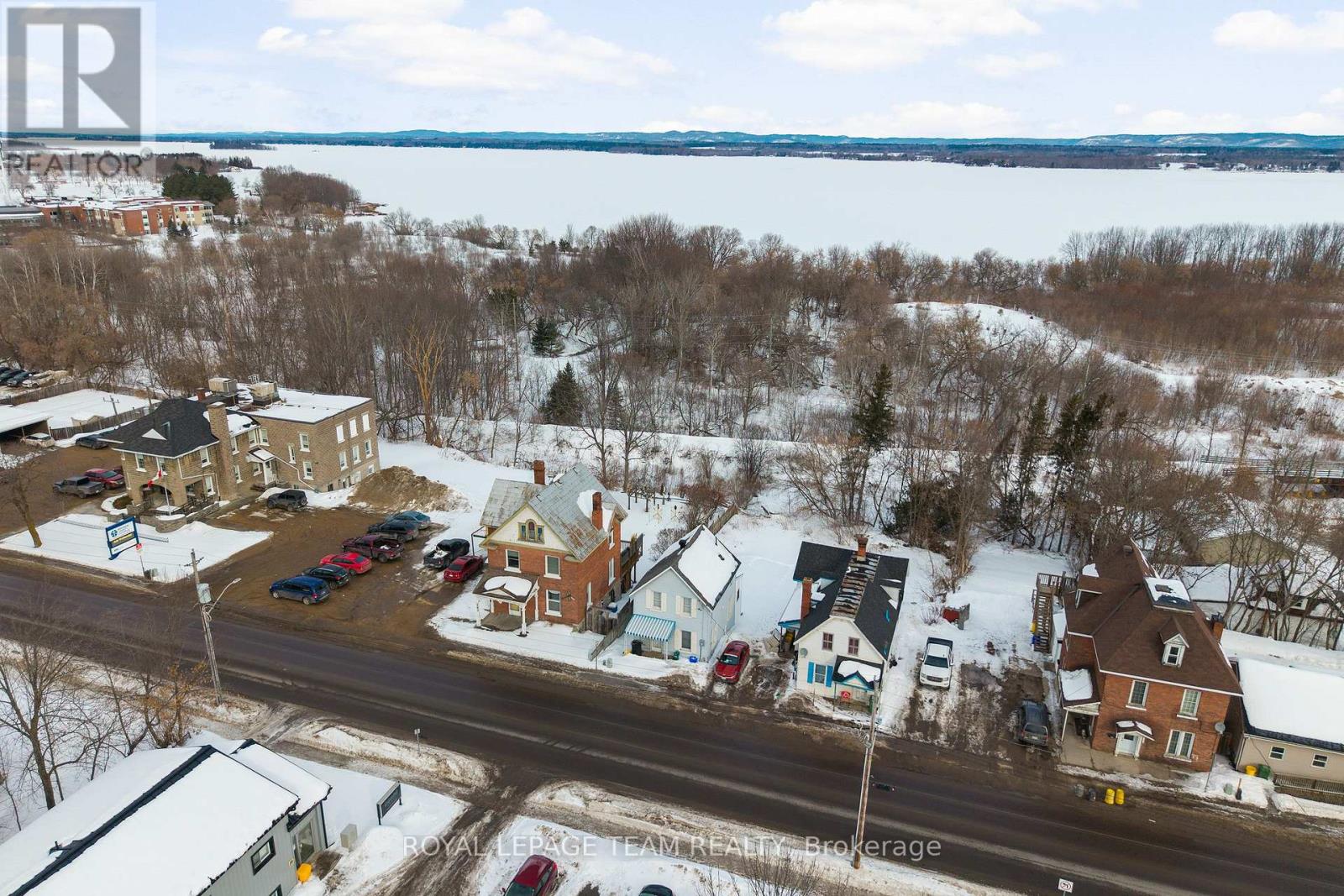 481 Pembroke Street W, Pembroke, Ontario  K8A 5P1 - Photo 4 - X12859614