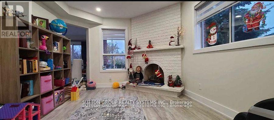 6807 Gracefield Drive W, Mississauga, Ontario  L5N 6T6 - Photo 10 - W12859616