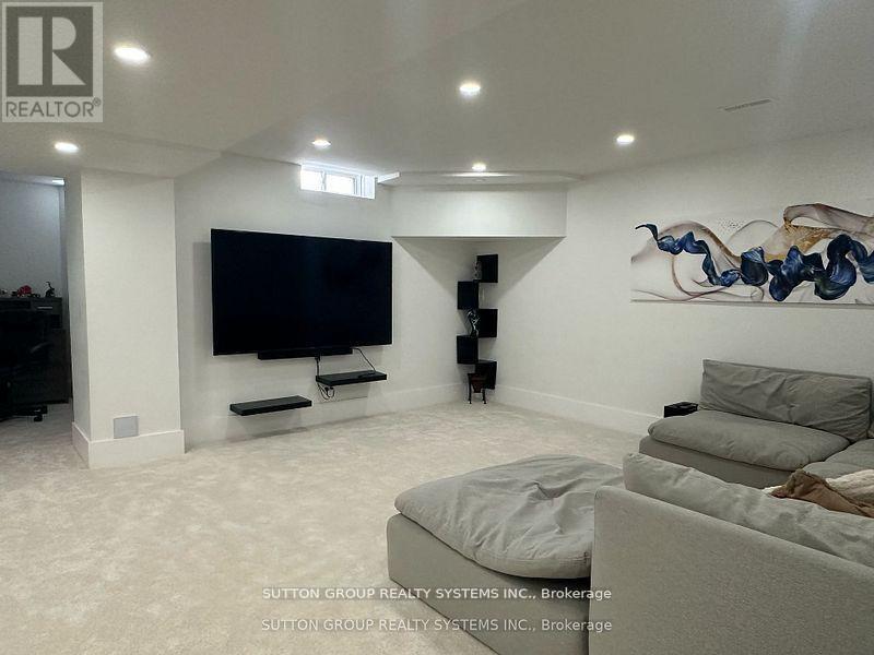 6807 Gracefield Drive W, Mississauga, Ontario  L5N 6T6 - Photo 17 - W12859616