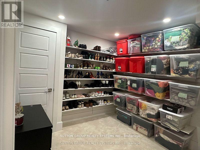 6807 Gracefield Drive W, Mississauga, Ontario  L5N 6T6 - Photo 19 - W12859616