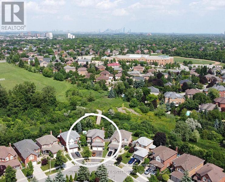 6807 Gracefield Drive W, Mississauga, Ontario  L5N 6T6 - Photo 3 - W12859616