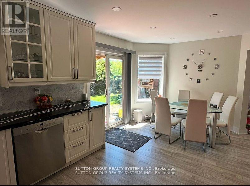 6807 Gracefield Drive W, Mississauga, Ontario  L5N 6T6 - Photo 9 - W12859616