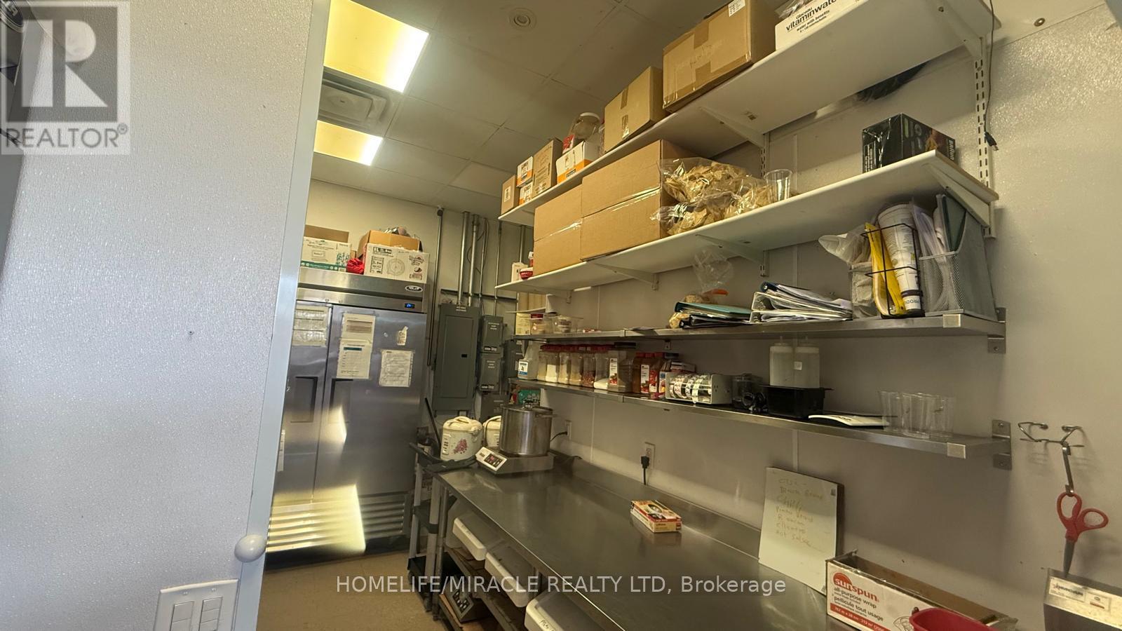 449 Kent Street, Kawartha Lakes, Ontario  K9V 6C3 - Photo 9 - X12857534