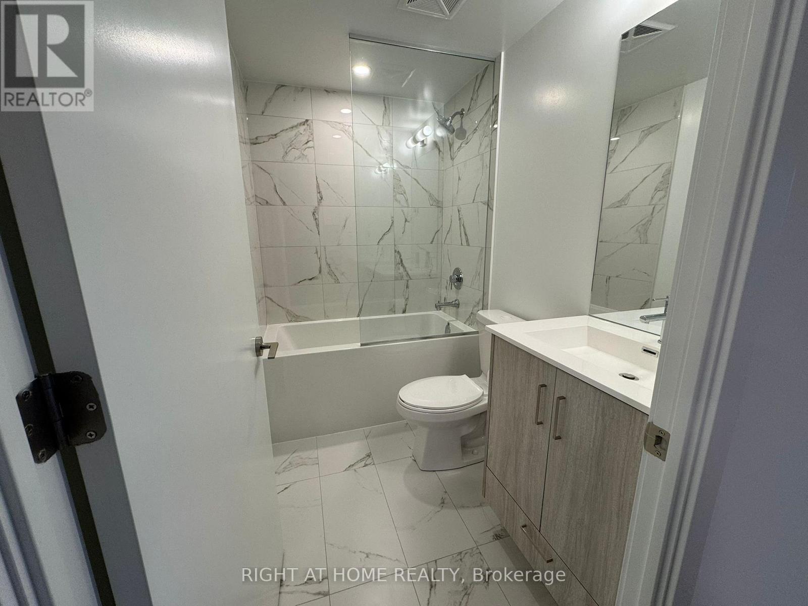 902 - 180 Front Street E, Toronto, Ontario  M5A 0K9 - Photo 7 - C12859402