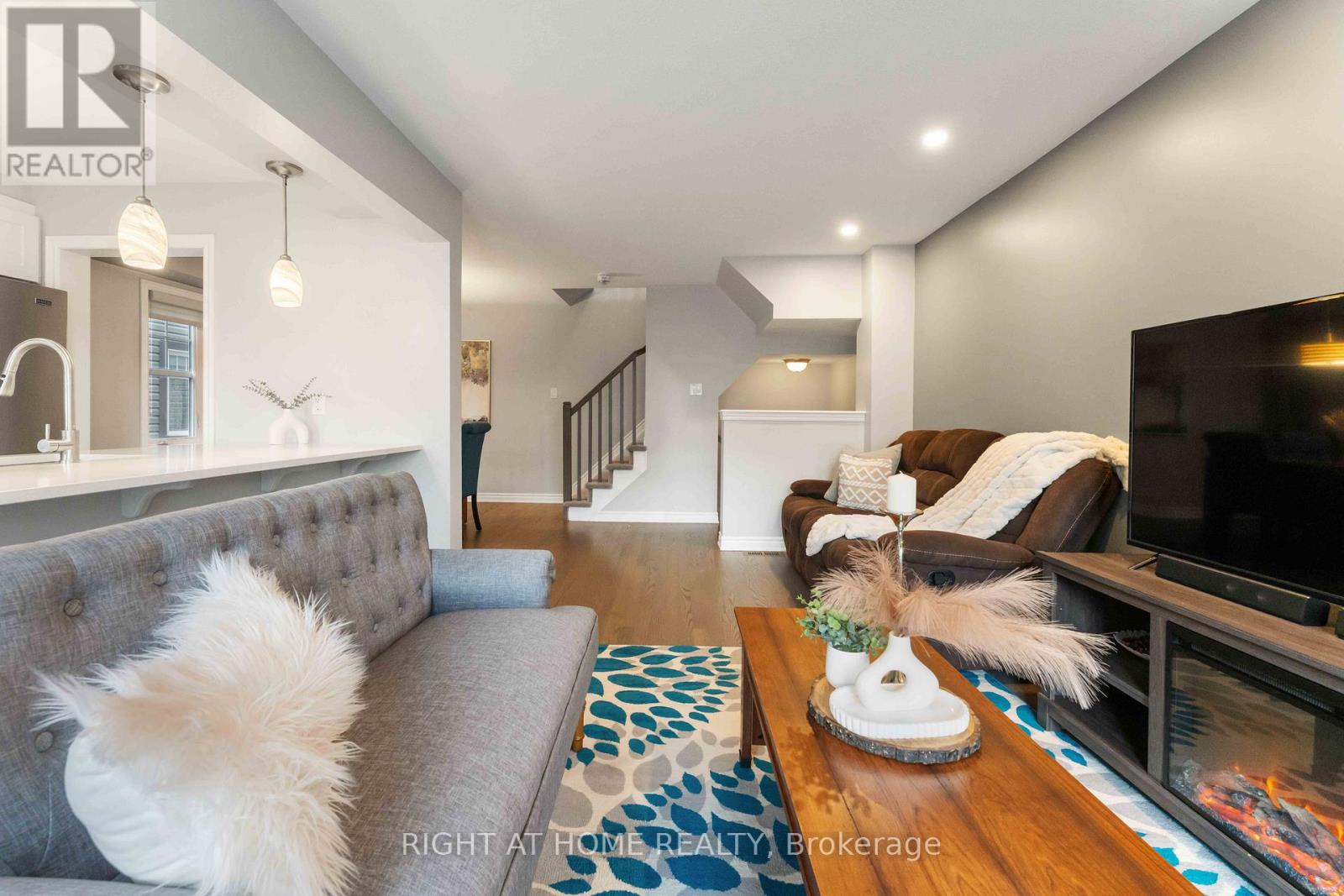 118 Helenium Lane E, Ottawa, Ontario  K4A 1C6 - Photo 4 - X12859670