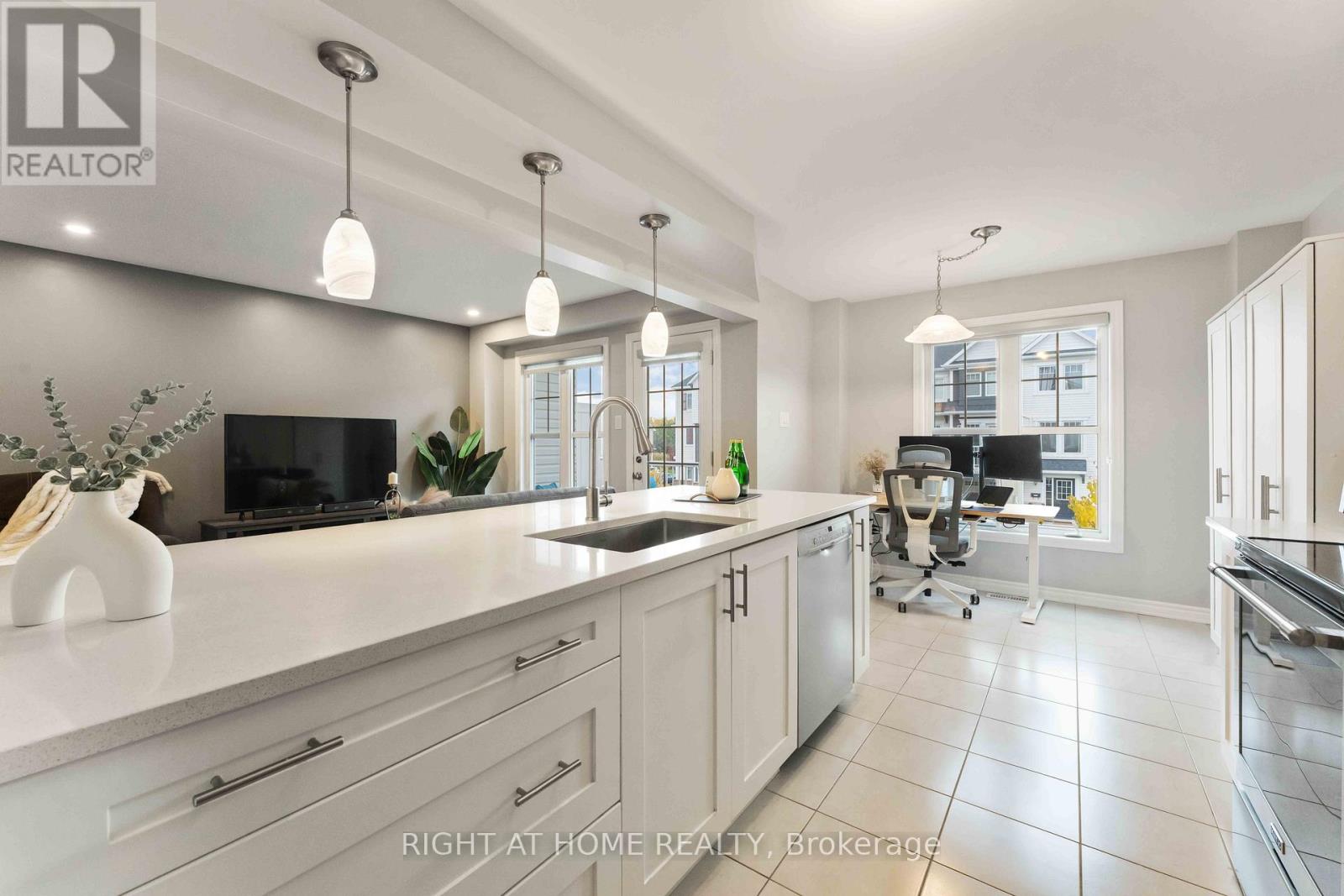 118 Helenium Lane E, Ottawa, Ontario  K4A 1C6 - Photo 7 - X12859670