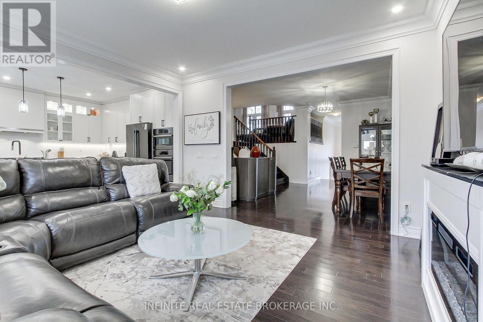 27 Selby Crescent, Bradford West Gwillimbury (Bradford), Ontario  L3Z 0V4 - Photo 12 - N12859668