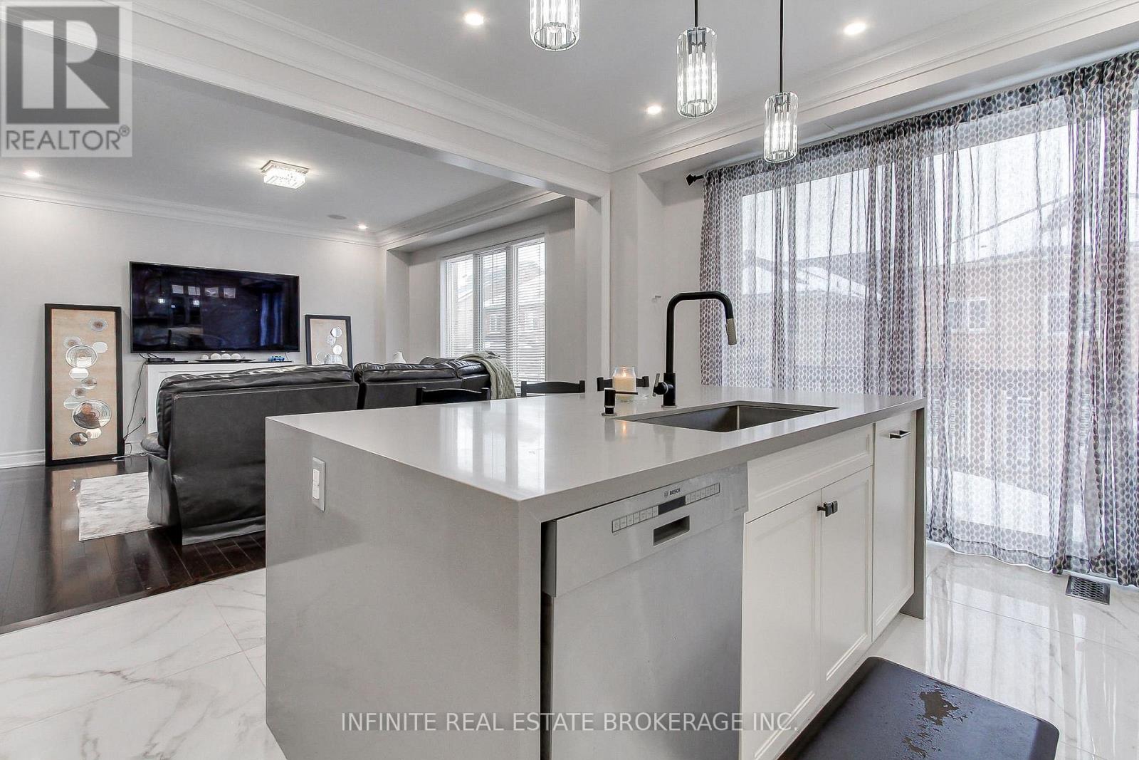 27 Selby Crescent, Bradford West Gwillimbury (Bradford), Ontario  L3Z 0V4 - Photo 21 - N12859668