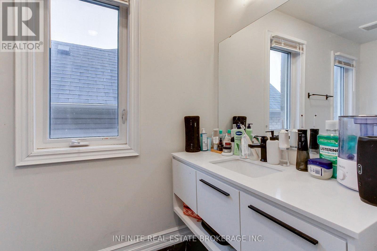 27 Selby Crescent, Bradford West Gwillimbury (Bradford), Ontario  L3Z 0V4 - Photo 37 - N12859668