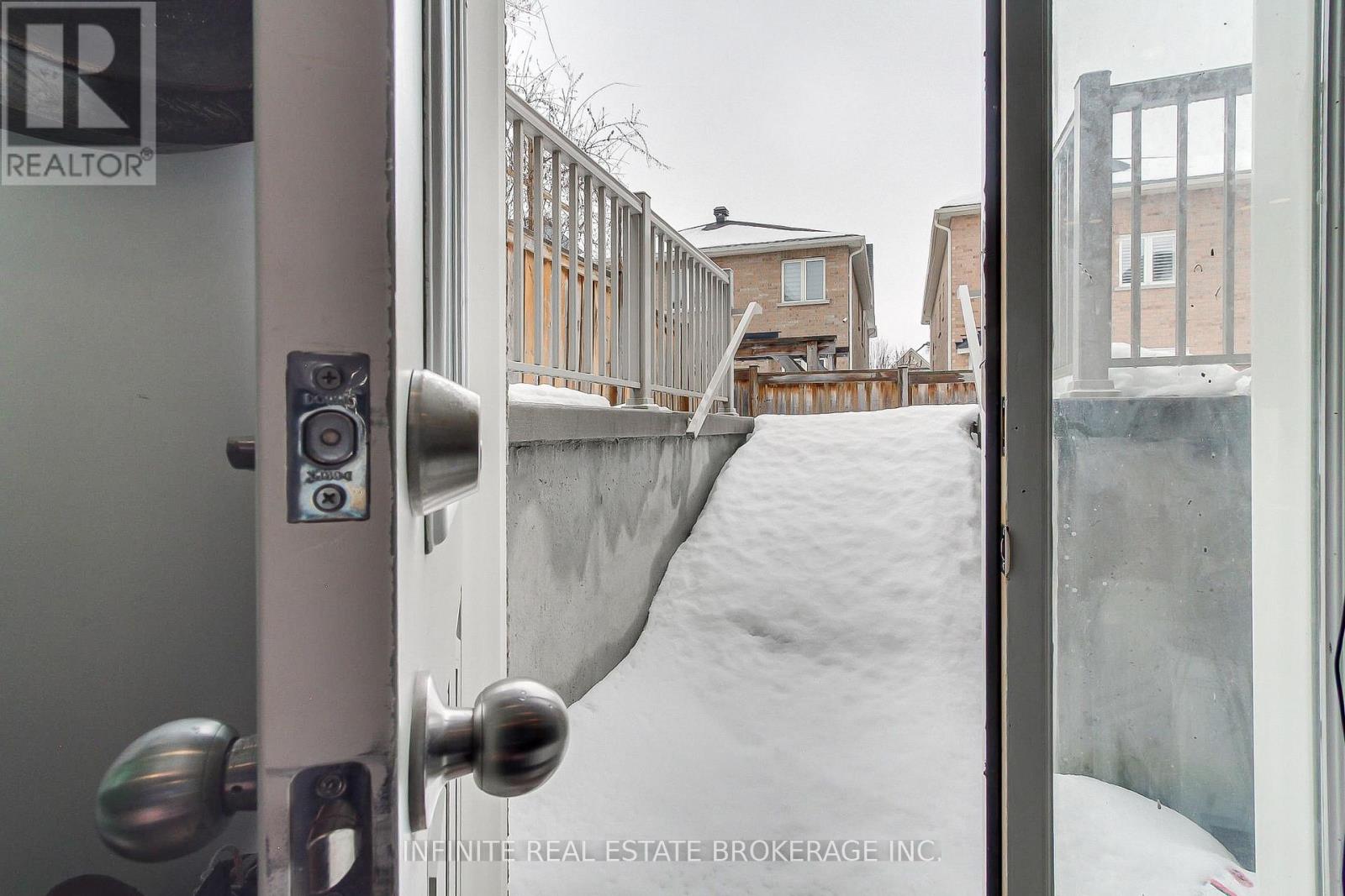 27 Selby Crescent, Bradford West Gwillimbury (Bradford), Ontario  L3Z 0V4 - Photo 47 - N12859668