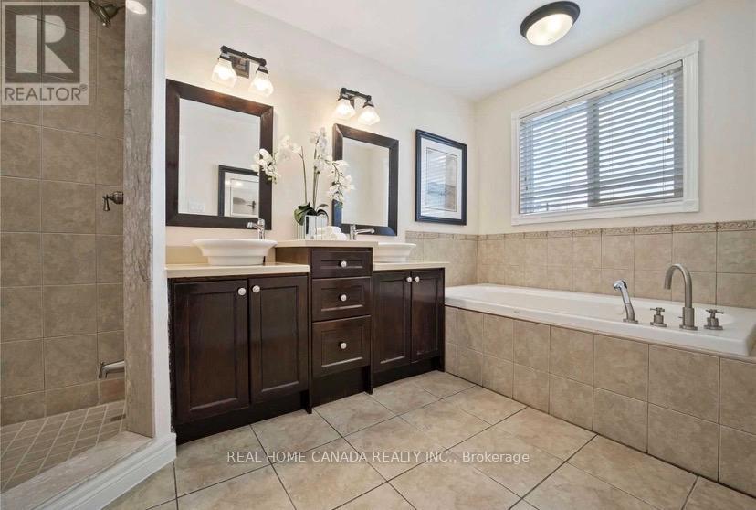 5315 Huntingfield Drive, Mississauga, Ontario  L5R 2G2 - Photo 14 - W12859662