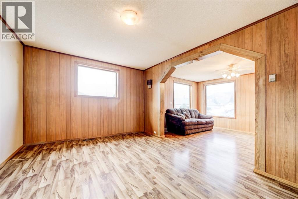 13302 16 Avenue, Blairmore, Alberta  T0K 0E0 - Photo 14 - A2286922