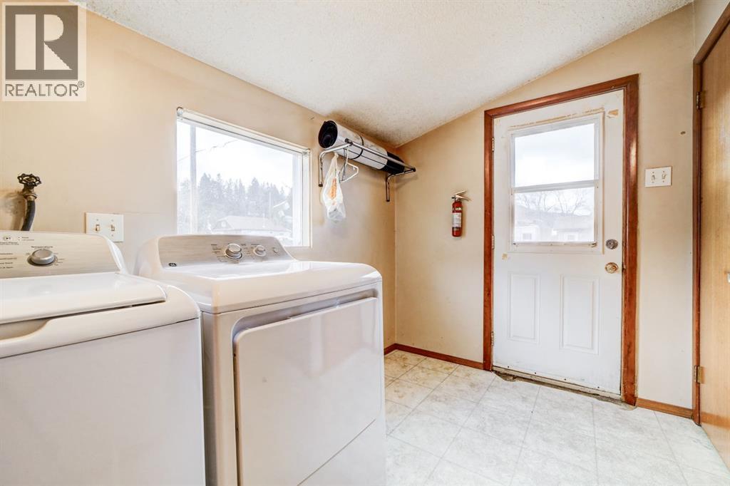 13302 16 Avenue, Blairmore, Alberta  T0K 0E0 - Photo 21 - A2286922