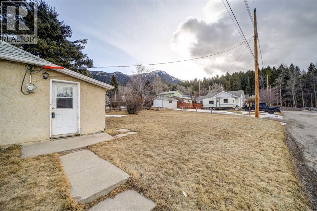 13302 16 Avenue, Blairmore, Alberta  T0K 0E0 - Photo 27 - A2286922