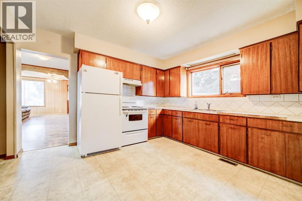 13302 16 Avenue, Blairmore, Alberta  T0K 0E0 - Photo 18 - A2286922