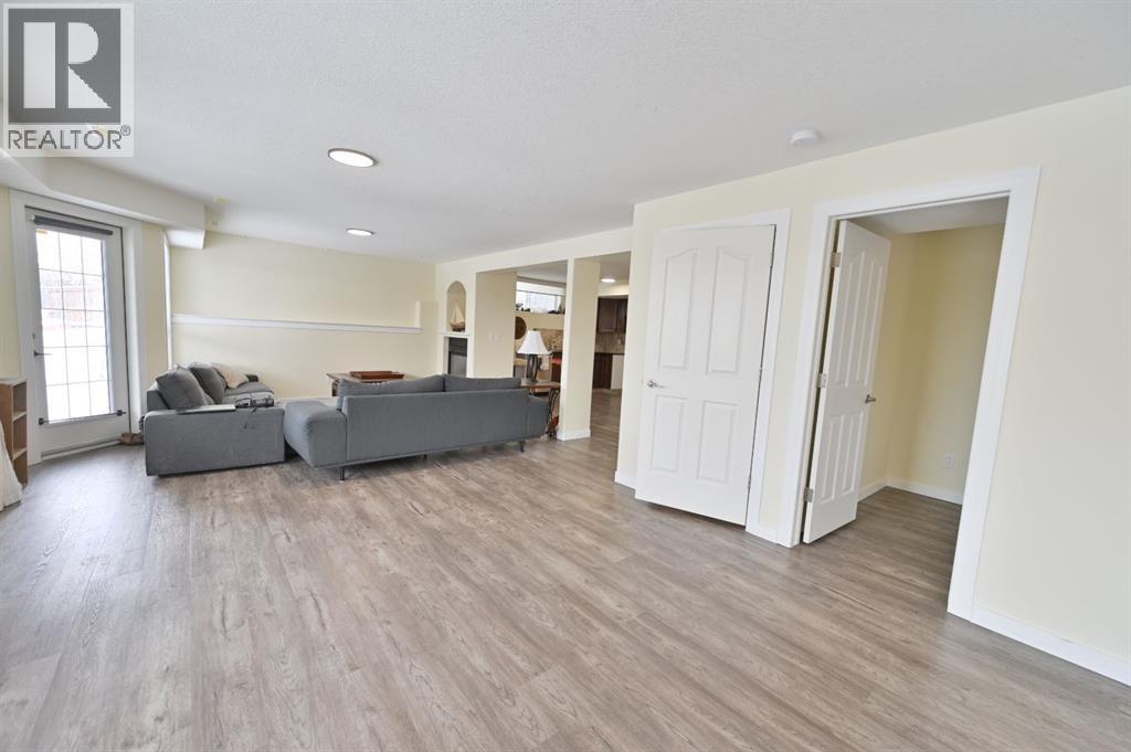 77 Pondside Crescent, Blackfalds, Alberta  T4M 0G3 - Photo 16 - A2290258