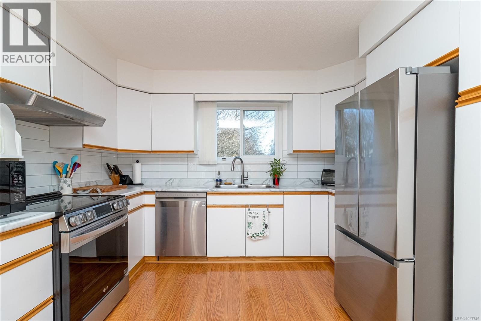 57 3987 Gordon Head Rd, Saanich, British Columbia  V8N 3X5 - Photo 10 - 1027745