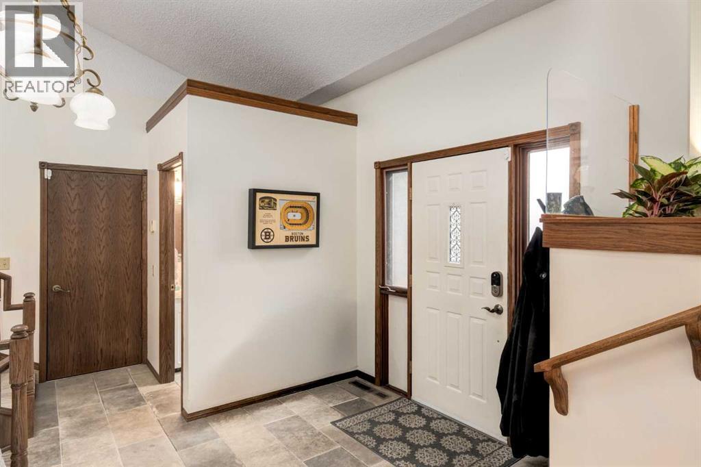 76 Sunmount Road Se, Calgary, Alberta T2X 2M7 - Photo 6 - A2291608