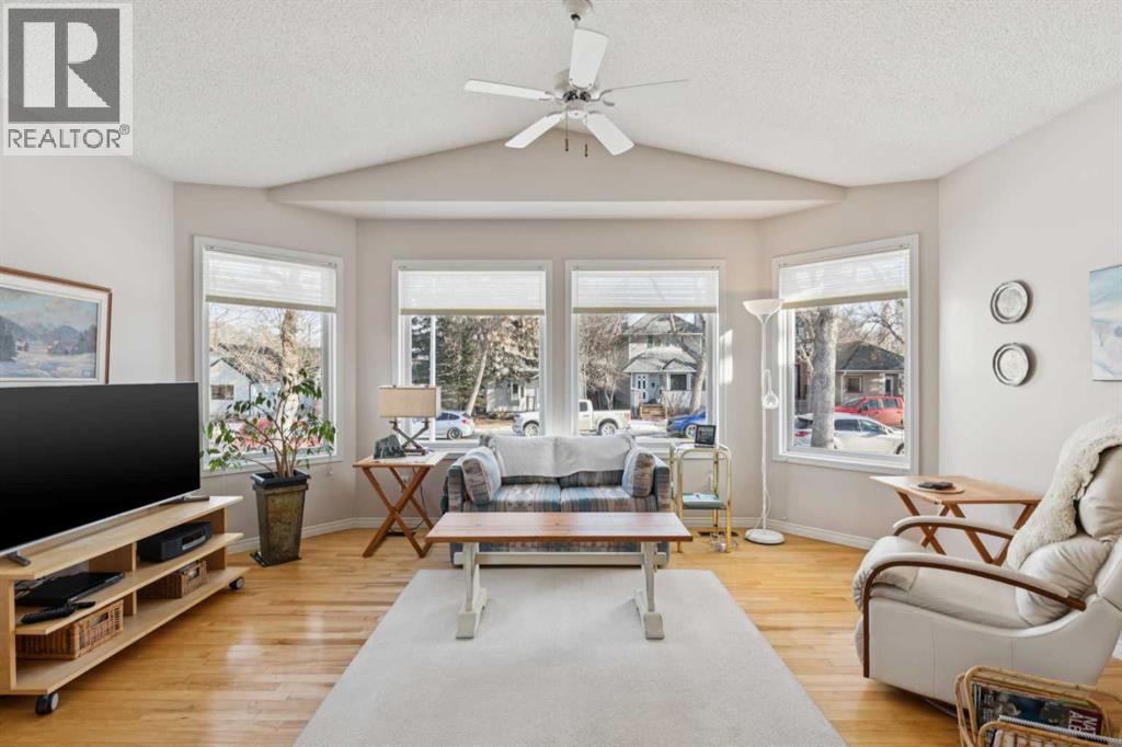 2609 27 Street Sw, Calgary, Alberta  T3E 2G4 - Photo 3 - A2282925