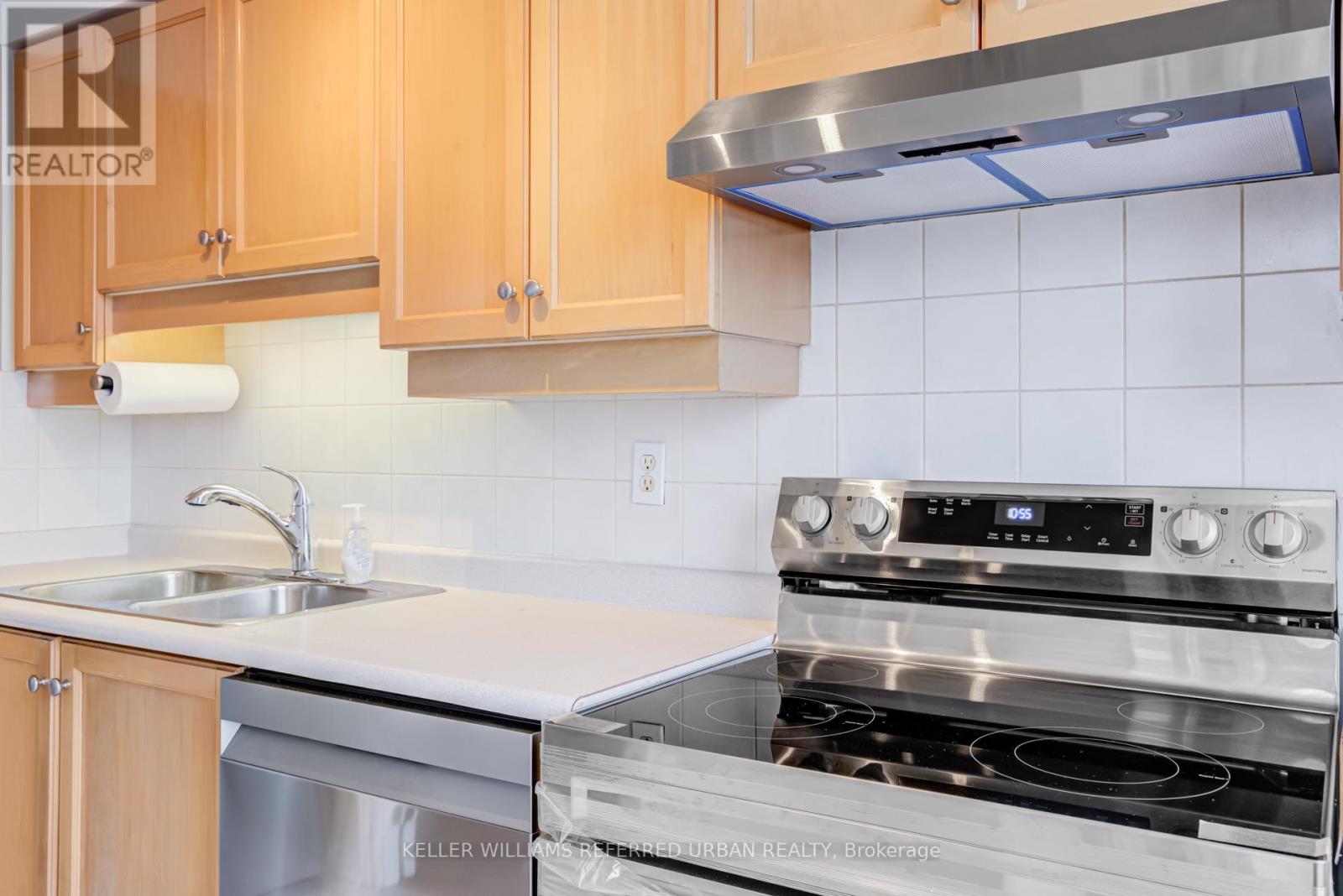 209 - 60 Old Mill Road, Oakville, Ontario  L6J 7V9 - Photo 17 - W12859694