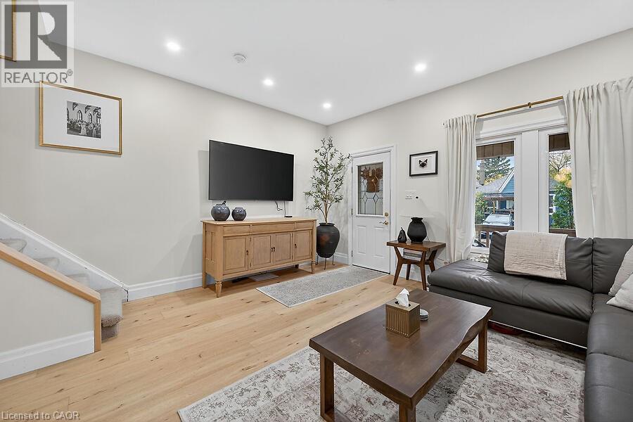 58 East Bend Avenue N, Hamilton, Ontario  L8L 7E3 - Photo 3 - 40810559